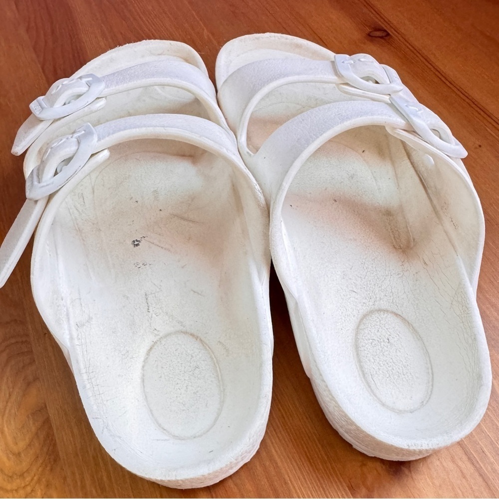 Birkenstock’s - Picture 2 of 8